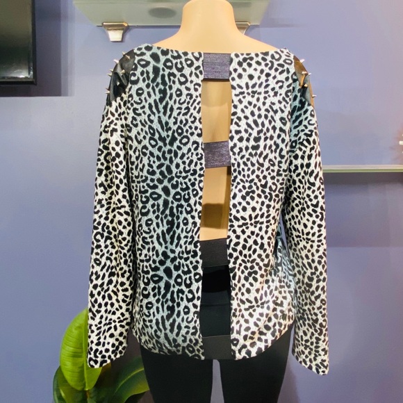Leopard Print Stud Shoulder Open Back Sweater - Picture 2 of 8